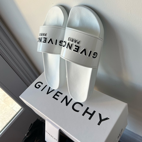 Givenchy Logo-Embossed Pool Slide Sandals - Picture 4 of 14